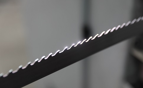 万宁双金属带锯条产生切削噪音的原因具体有哪些？